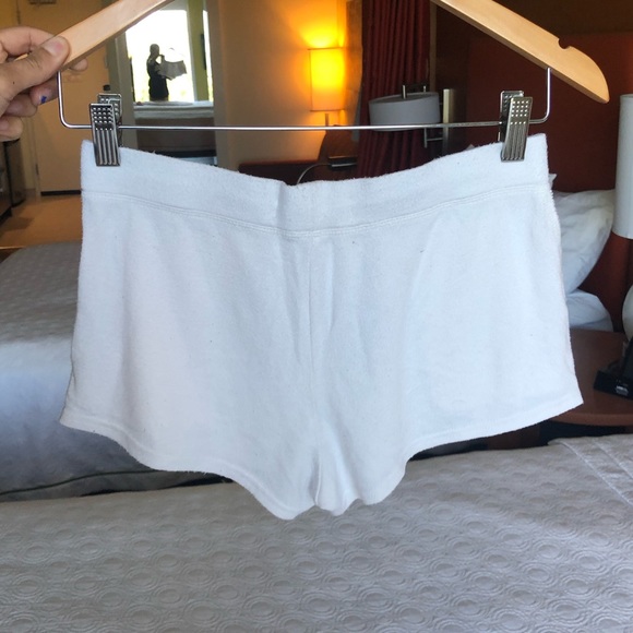 🔴SOLD🔴Abercrombie and Fitch Soft White Shorts - Picture 2 of 7